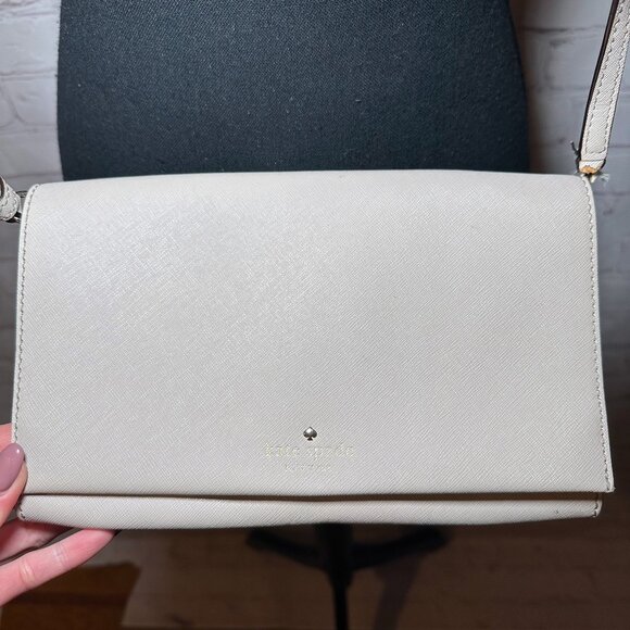 kate spade Handbags - Kate spade cream crossbody bag